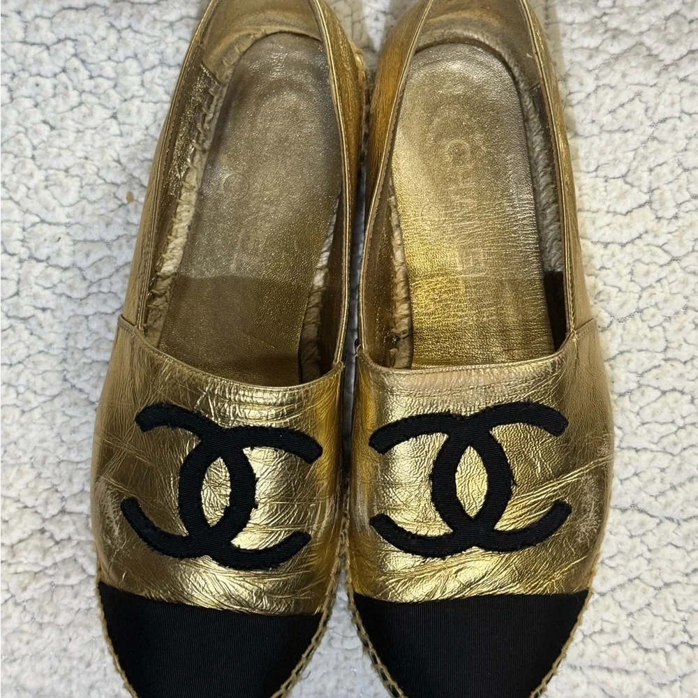 CHANEL Metallic Gold & Black Espadrilles – Size 38 - Picture 3 of 16